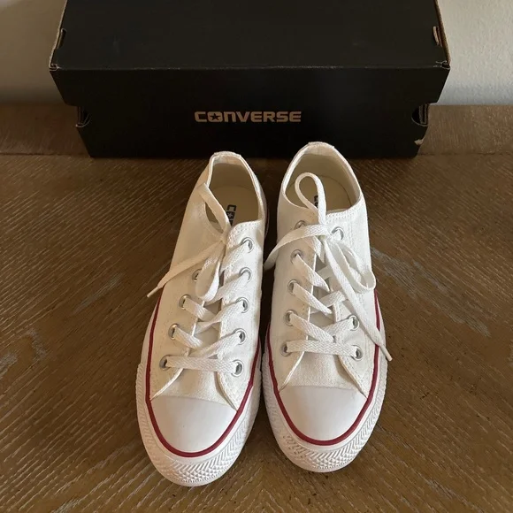 NWBox Women’s Converse Chuck Taylor Optical White All Star Sneakers Sz 6 - Picture 2 of 6